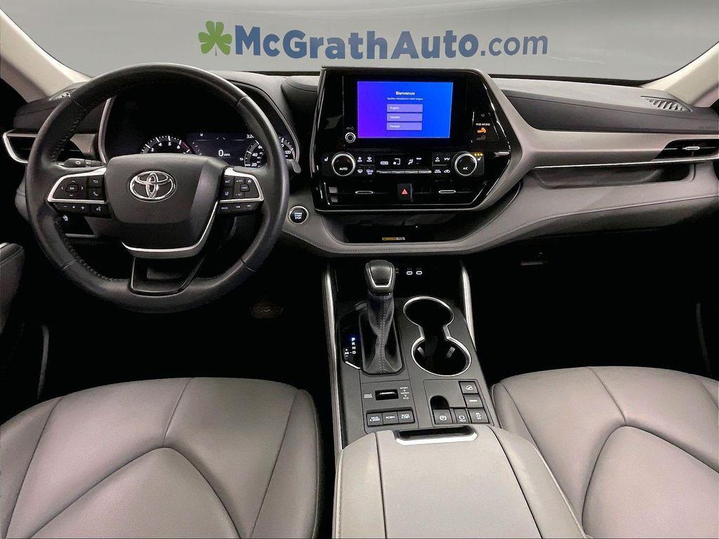 used 2024 Toyota Highlander car, priced at $41,354