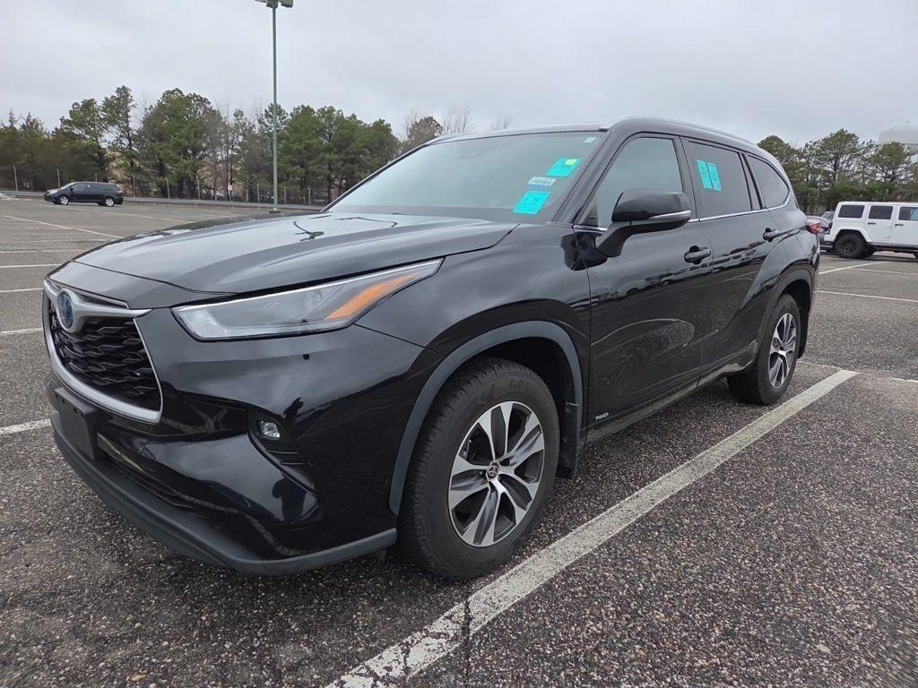used 2022 Toyota Highlander Hybrid car, priced at $39,990