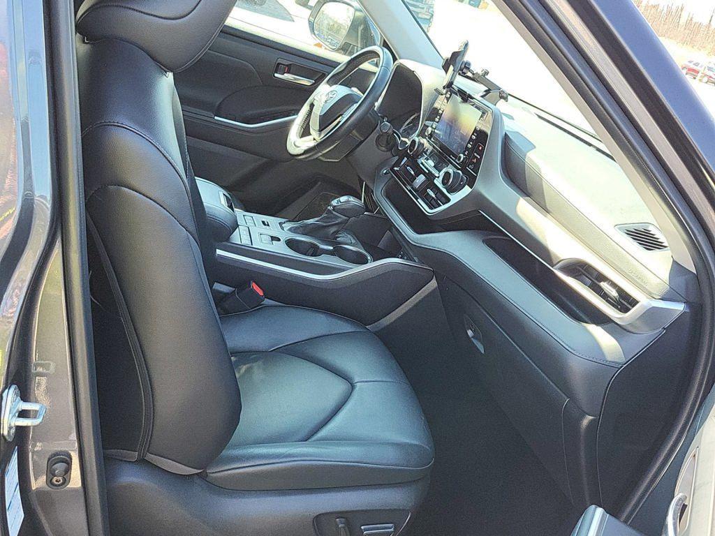 used 2022 Toyota Highlander car, priced at $37,365