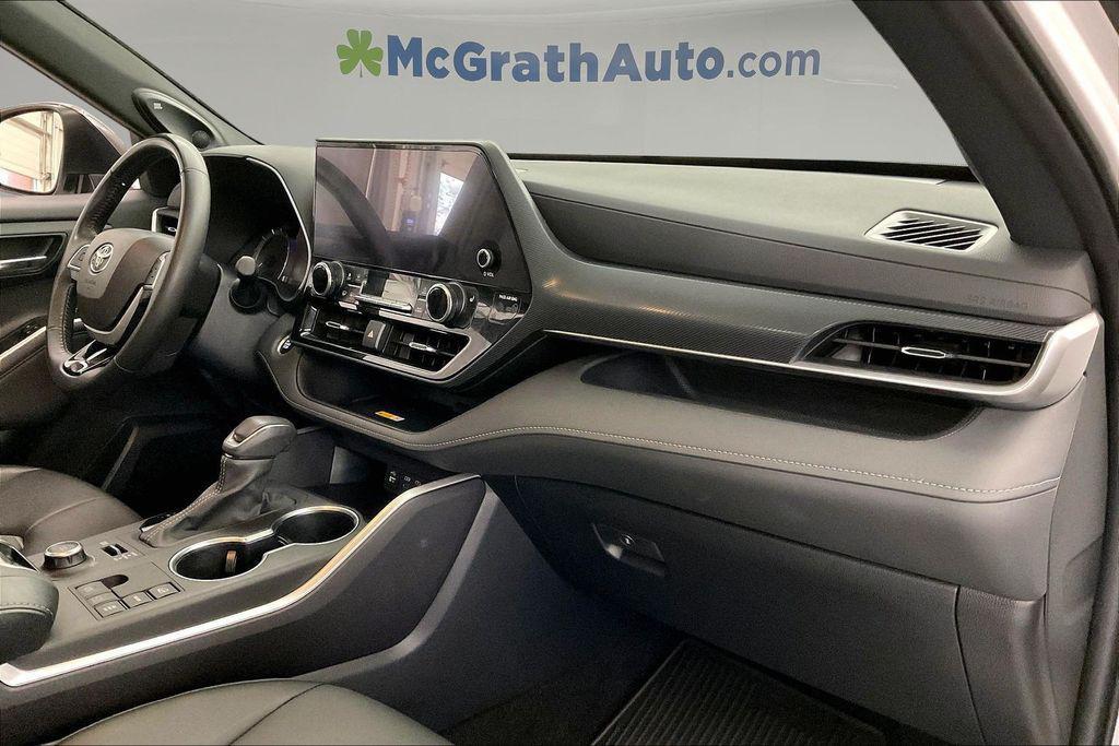used 2024 Toyota Highlander car, priced at $44,720