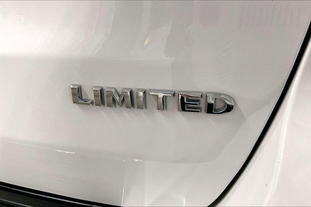 used 2018 Jeep Grand Cherokee car, priced at $17,842