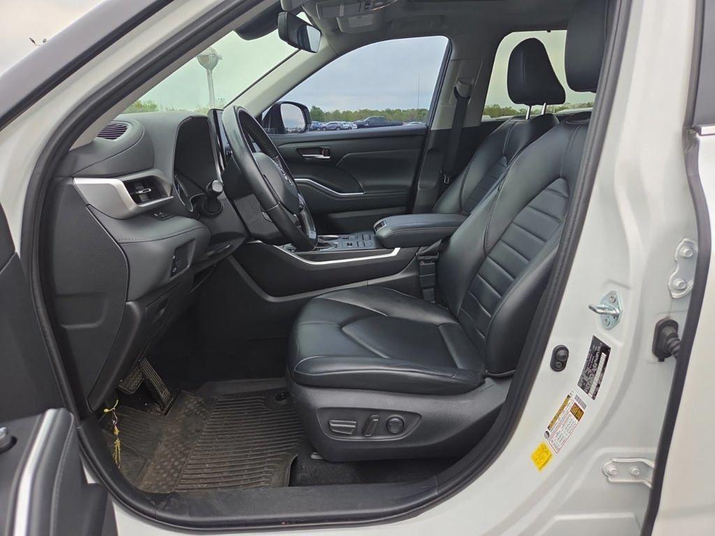 used 2022 Toyota Highlander car, priced at $37,969