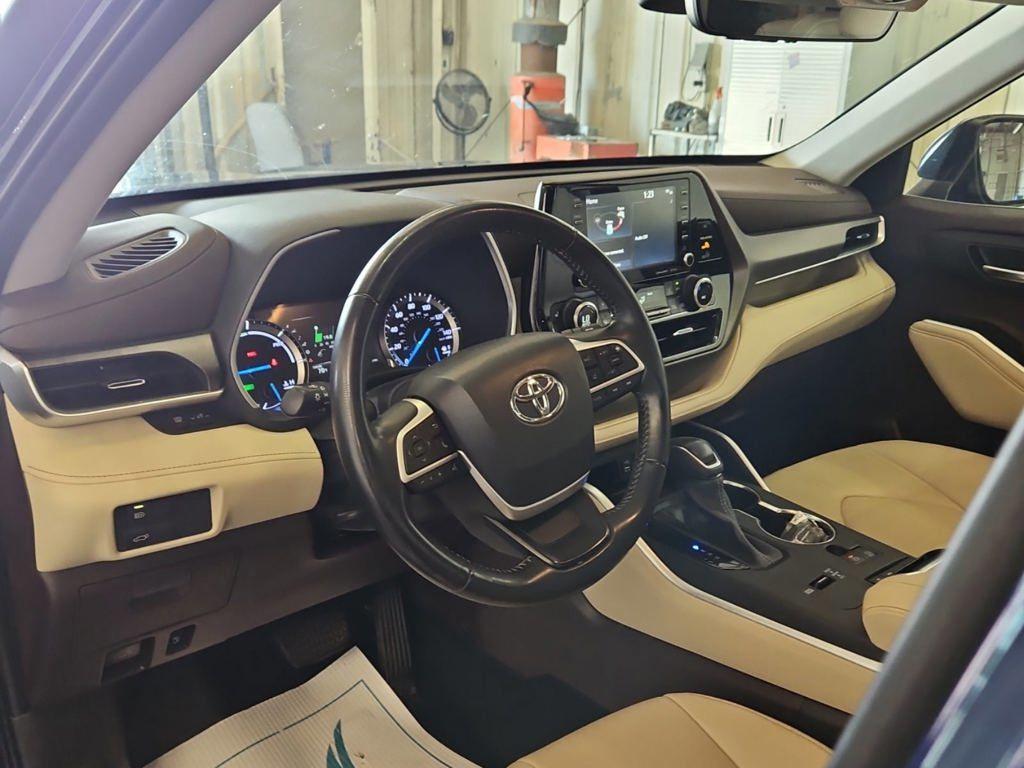 used 2022 Toyota Highlander Hybrid car, priced at $36,170