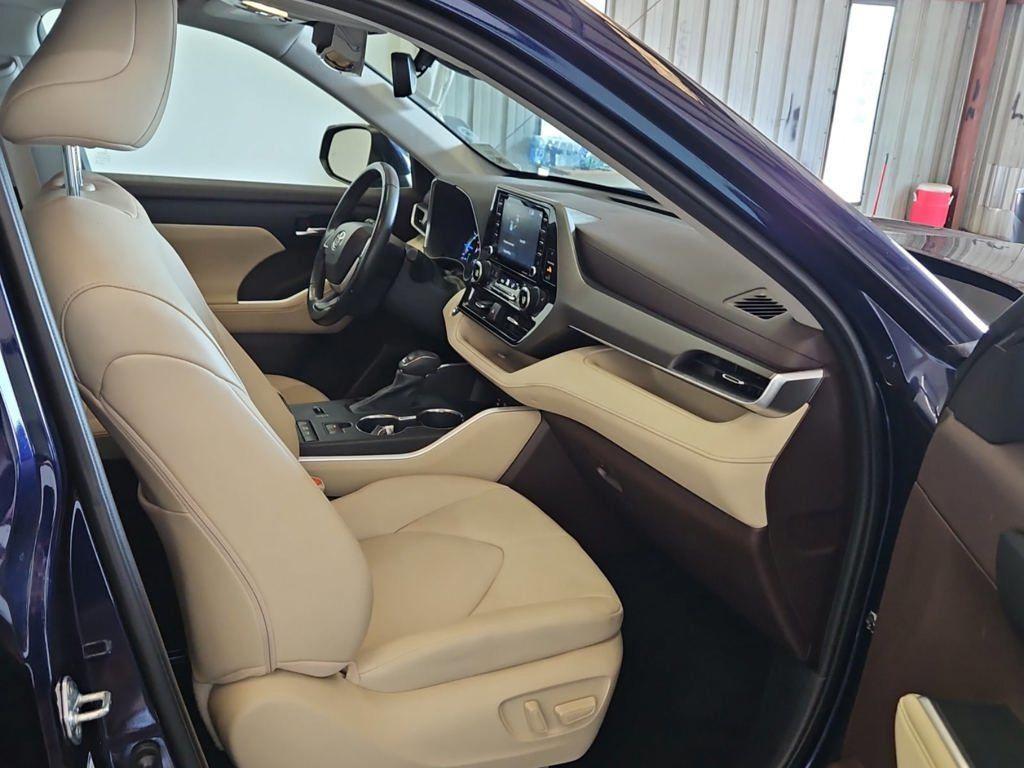 used 2022 Toyota Highlander Hybrid car, priced at $36,170