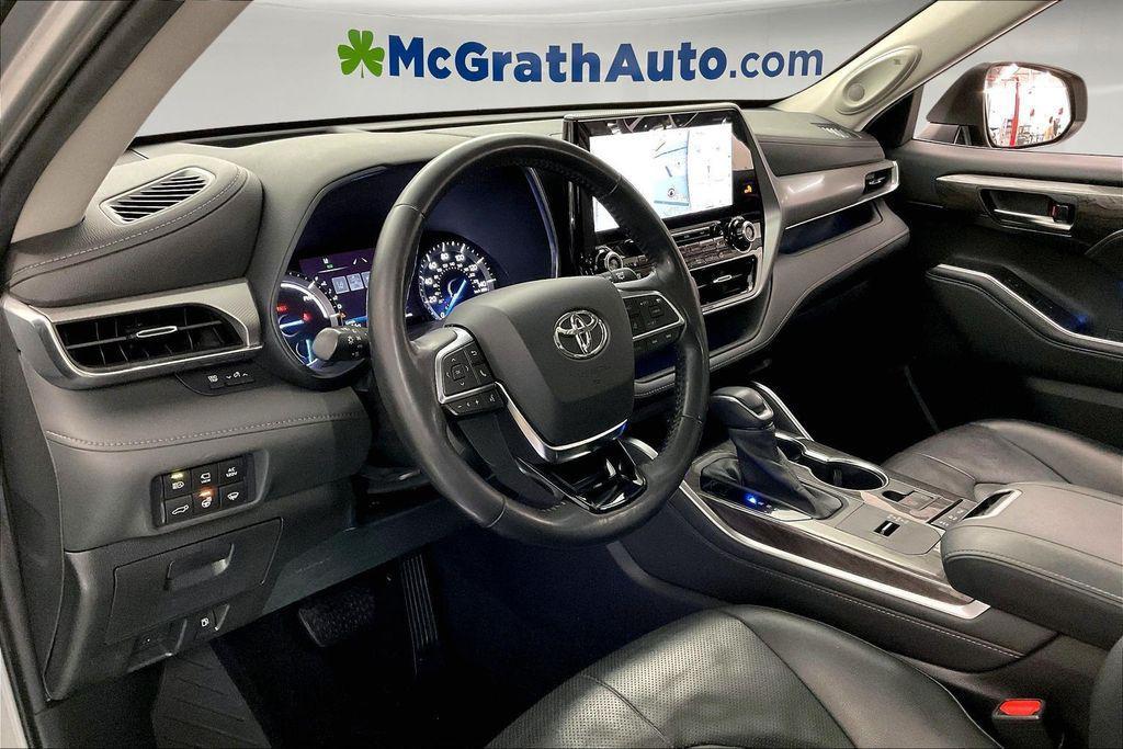 used 2021 Toyota Highlander Hybrid car, priced at $37,386