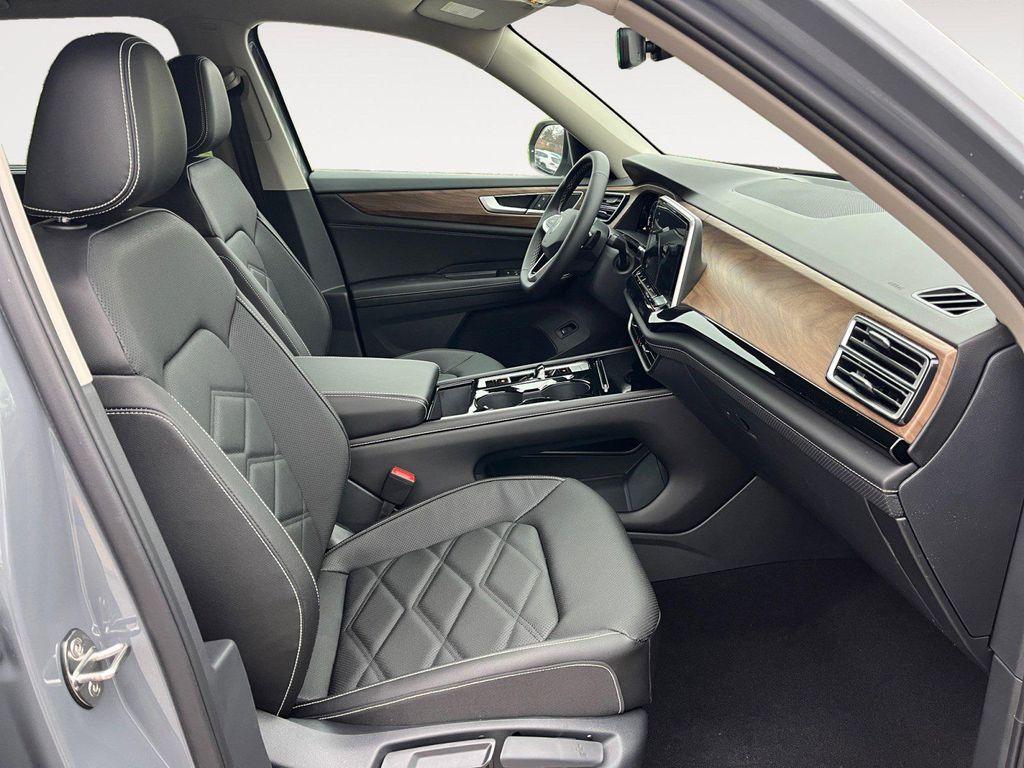 new 2026 Volkswagen Atlas car, priced at $46,656