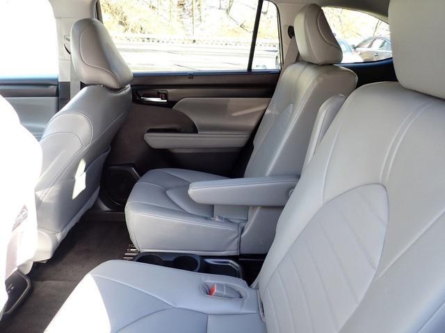 used 2022 Toyota Highlander Hybrid car, priced at $34,888