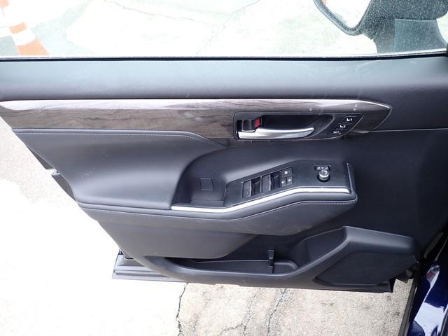 new 2026 Toyota Highlander Hybrid car, priced at $57,118