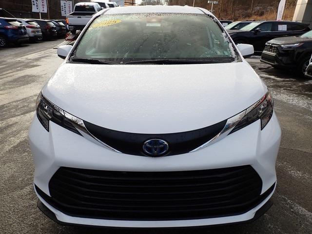 used 2025 Toyota Sienna car, priced at $44,221