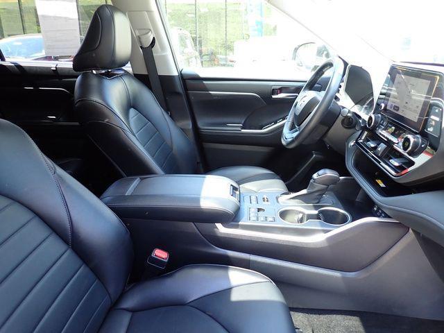 used 2023 Toyota Highlander car, priced at $39,984