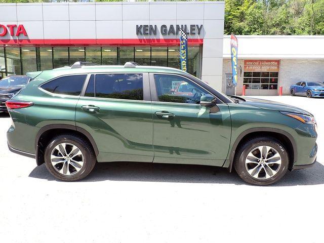 used 2023 Toyota Highlander car, priced at $39,984