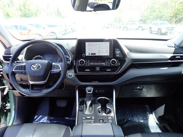 used 2023 Toyota Highlander car, priced at $39,984