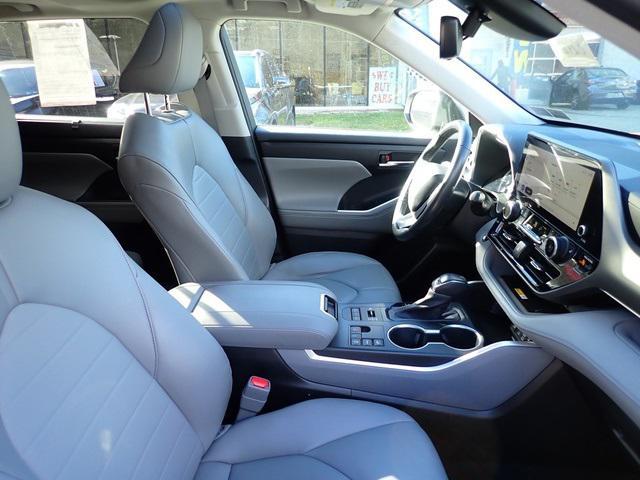 used 2023 Toyota Highlander car, priced at $37,998