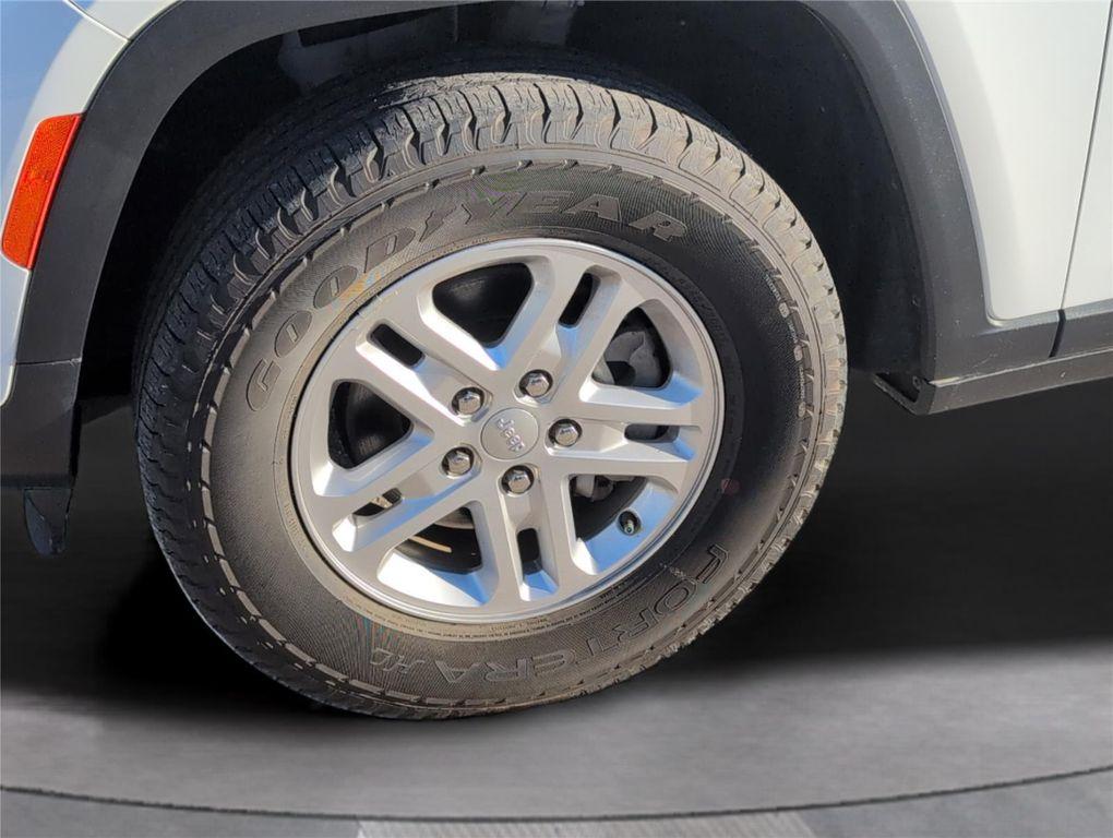 used 2022 Jeep Grand Cherokee car, priced at $23,588