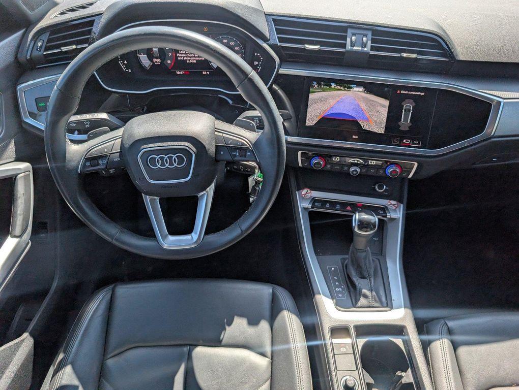 Audi Q3 view 31