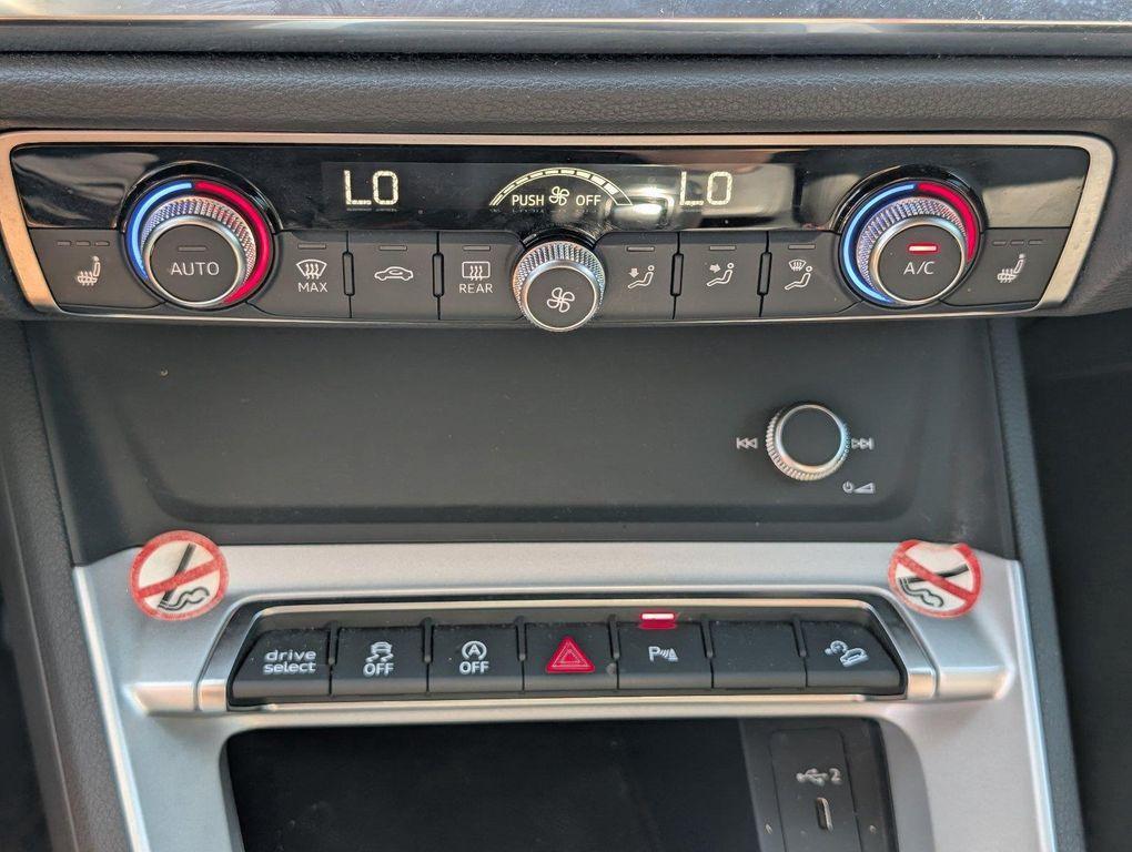 Audi Q3 view 23
