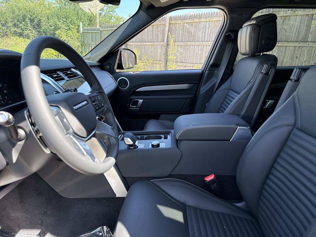 Land Rover Discovery view 25