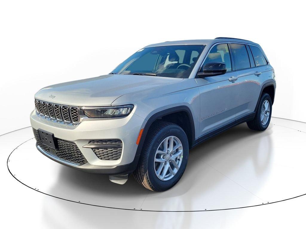 new 2026 Jeep Grand Cherokee car, priced at $42,009