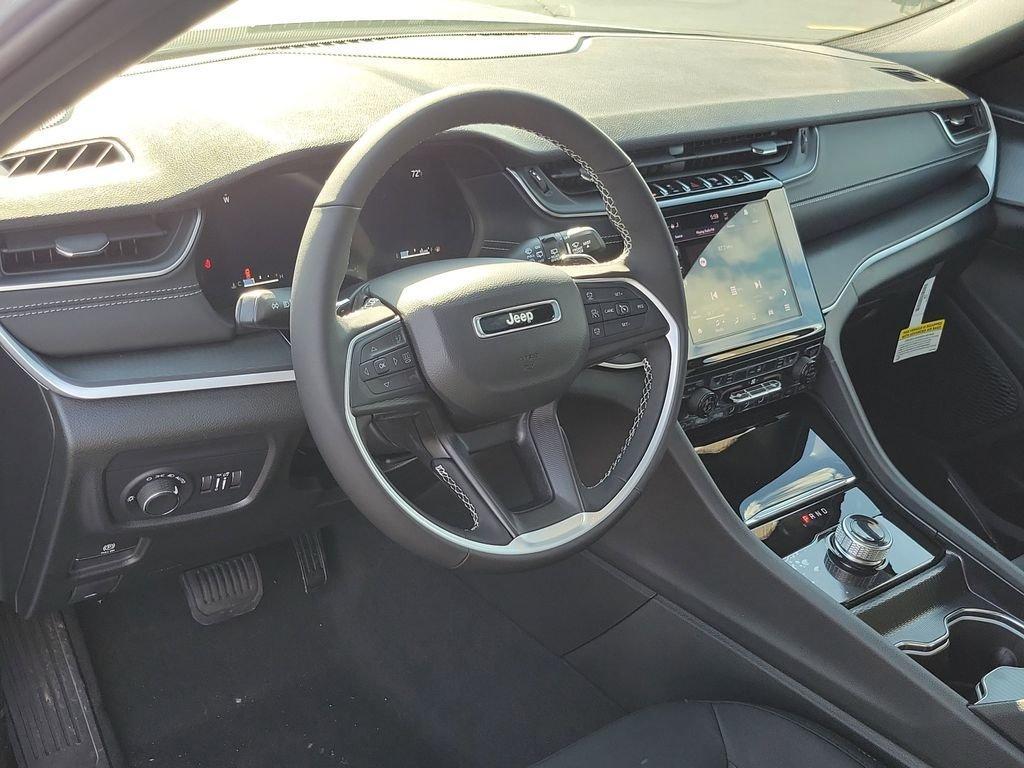 new 2026 Jeep Grand Cherokee car, priced at $42,009