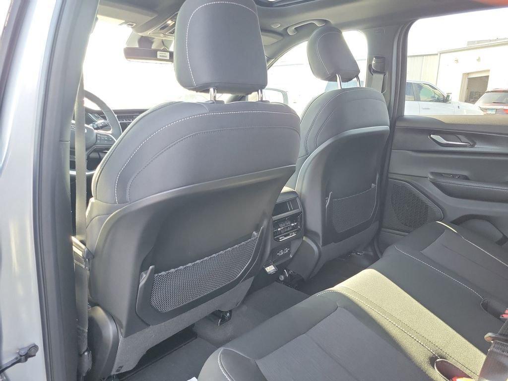 new 2026 Jeep Grand Cherokee car, priced at $42,009