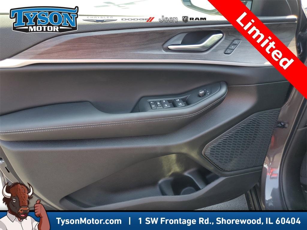 new 2025 Jeep Grand Cherokee car, priced at $49,494