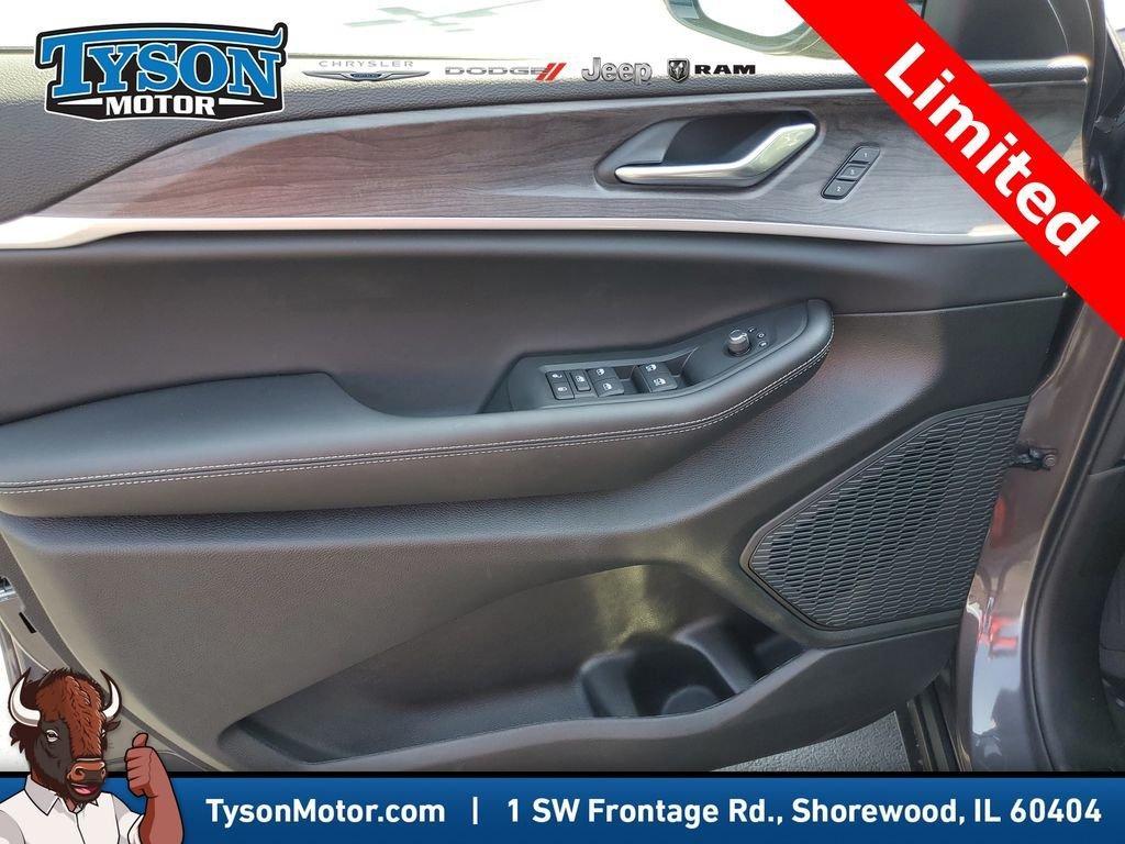 new 2025 Jeep Grand Cherokee car, priced at $47,244