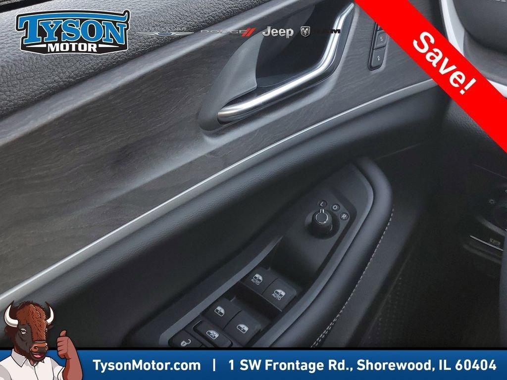 new 2025 Jeep Grand Cherokee car, priced at $52,280