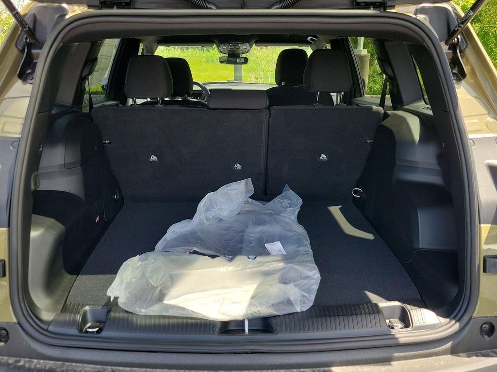 new 2026 Jeep Cherokee car, priced at $38,998
