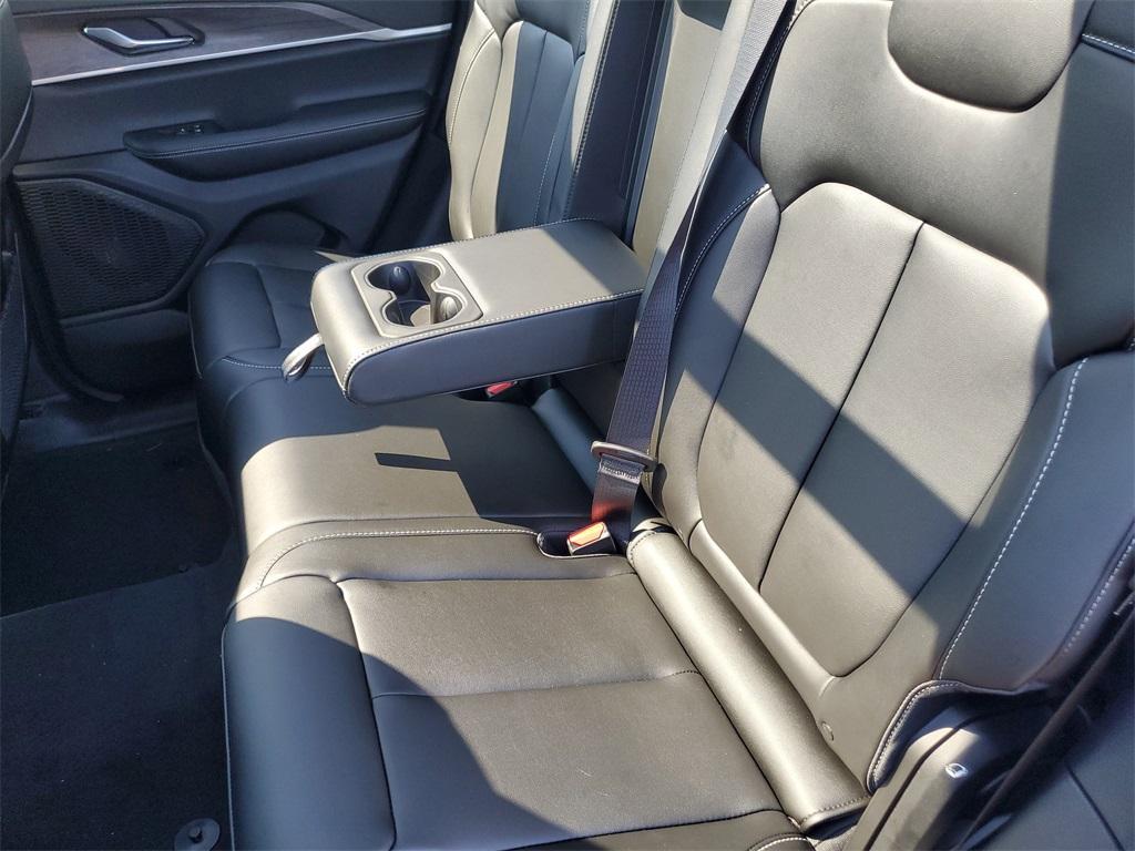 new 2025 Jeep Grand Cherokee car, priced at $39,283