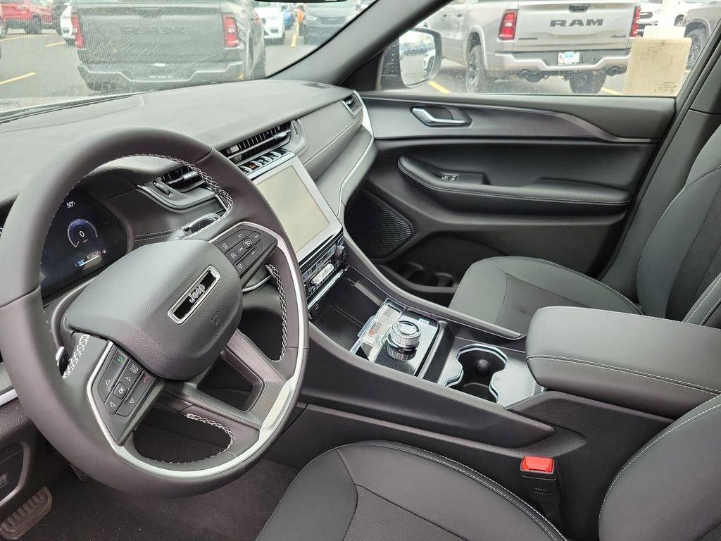 new 2026 Jeep Grand Cherokee car, priced at $41,590