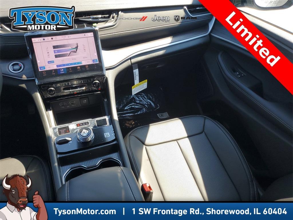 new 2025 Jeep Grand Cherokee car, priced at $49,994