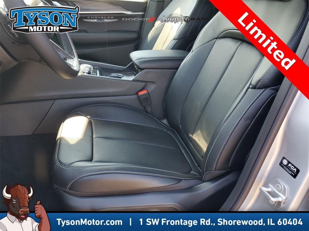 new 2025 Jeep Grand Cherokee car, priced at $49,994