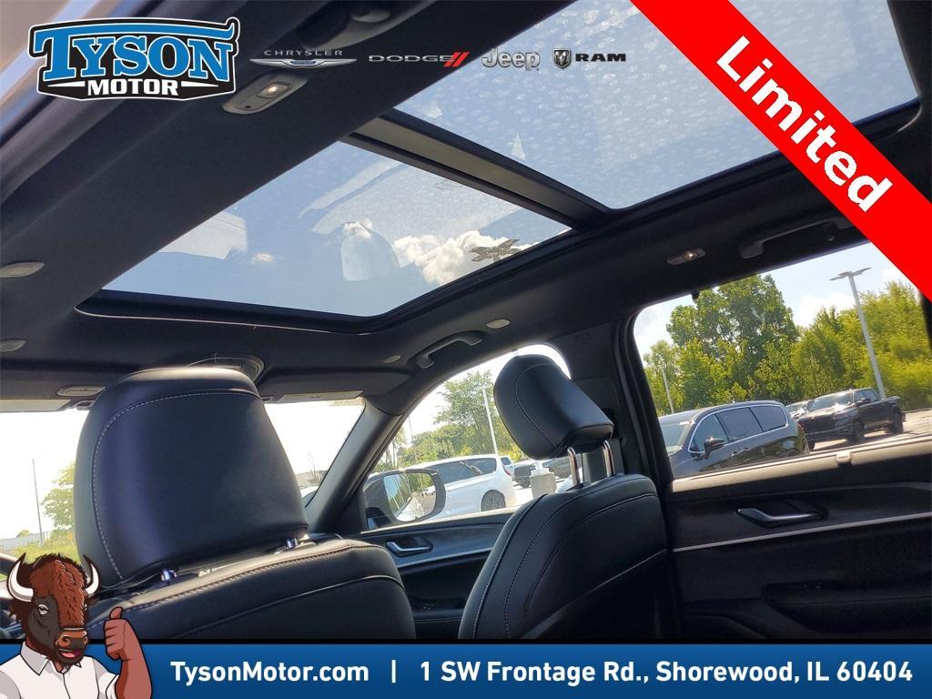 new 2025 Jeep Grand Cherokee car, priced at $49,994