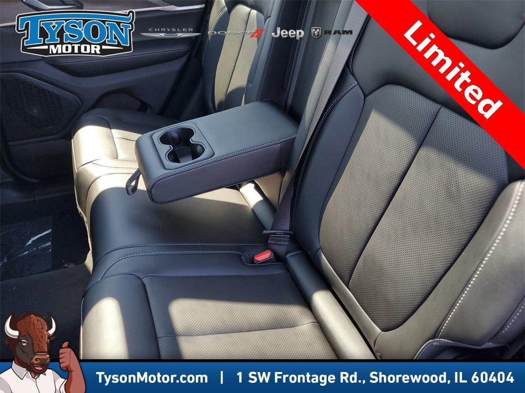 new 2025 Jeep Grand Cherokee car, priced at $49,994