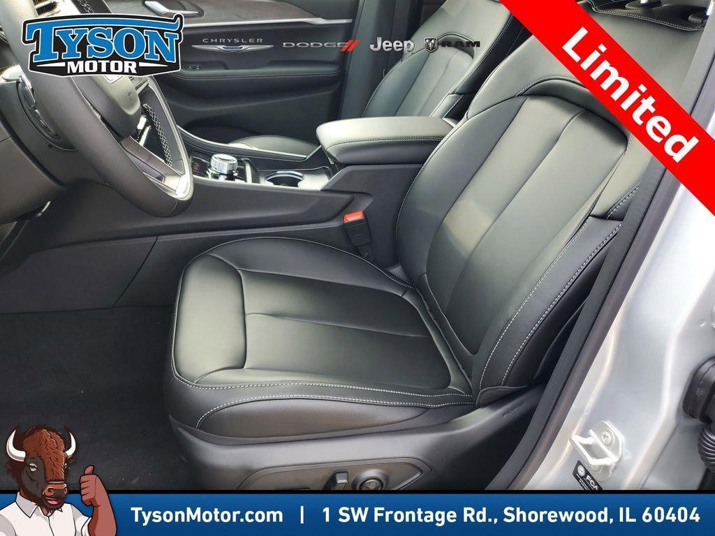 new 2025 Jeep Grand Cherokee car, priced at $44,236