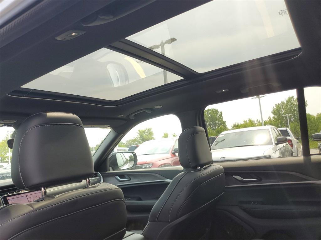 new 2025 Jeep Grand Cherokee car, priced at $41,736