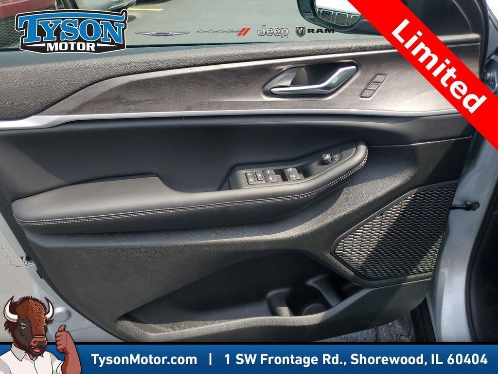 new 2025 Jeep Grand Cherokee car, priced at $44,236