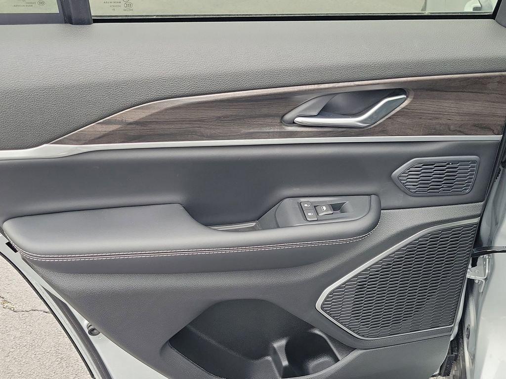 new 2026 Jeep Grand Cherokee car, priced at $49,223