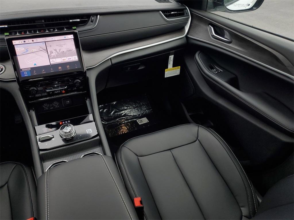 new 2025 Jeep Grand Cherokee car, priced at $49,890