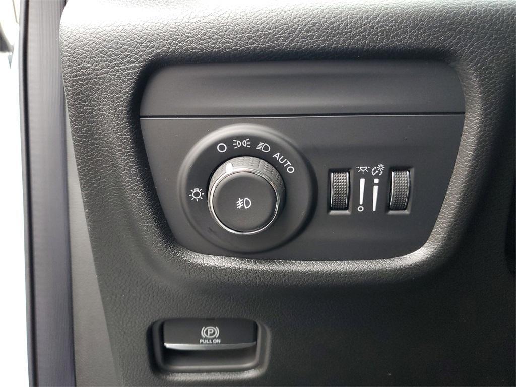 new 2025 Jeep Grand Cherokee car, priced at $49,890