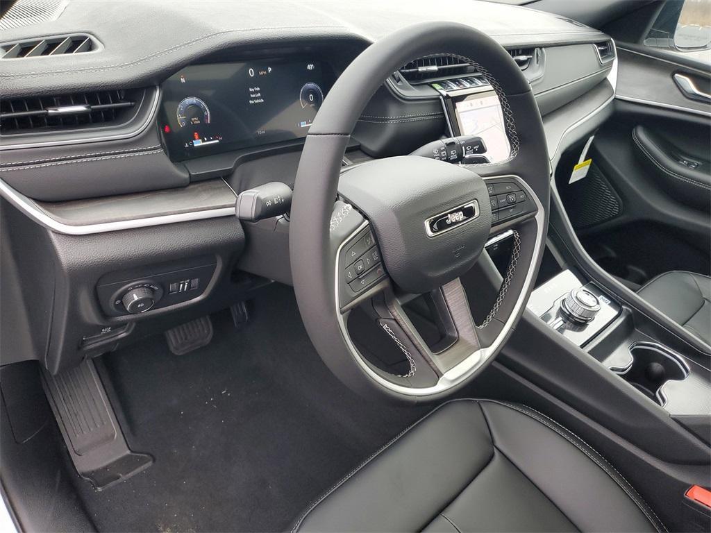 new 2025 Jeep Grand Cherokee car, priced at $49,890