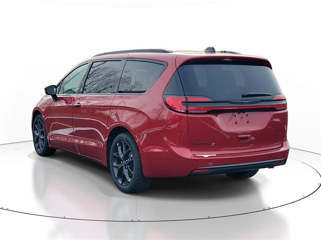 new 2026 Chrysler Pacifica car, priced at $46,175