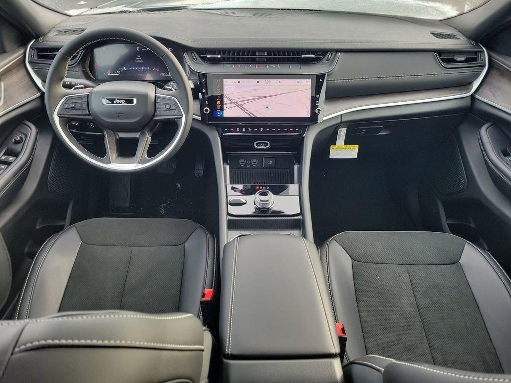 new 2026 Jeep Grand Cherokee car, priced at $43,570