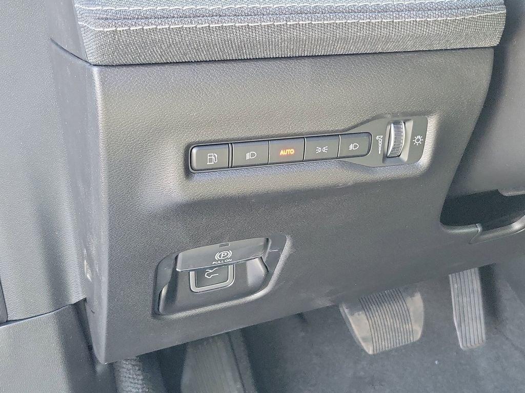 new 2026 Jeep Cherokee car, priced at $37,490