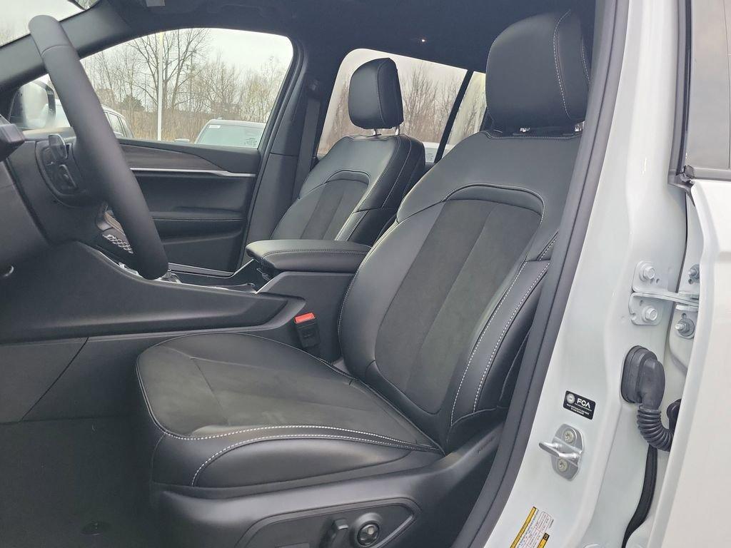 new 2026 Jeep Grand Cherokee car, priced at $43,747