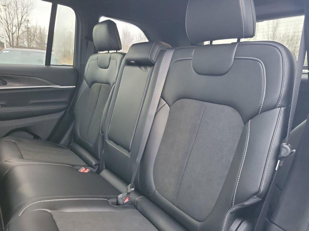 new 2026 Jeep Grand Cherokee car, priced at $43,747