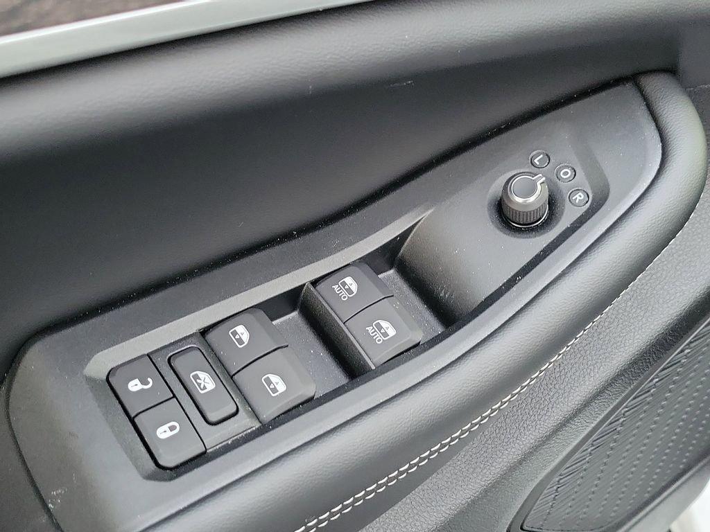 new 2026 Jeep Grand Cherokee car, priced at $43,747