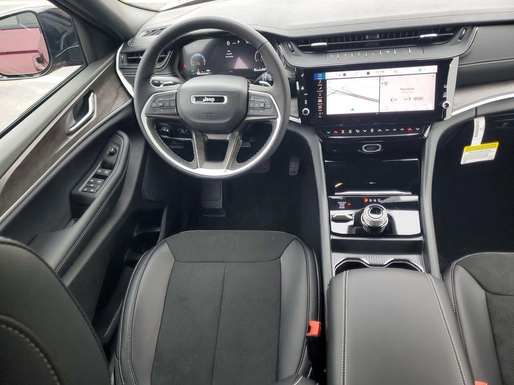new 2026 Jeep Grand Cherokee car, priced at $43,747