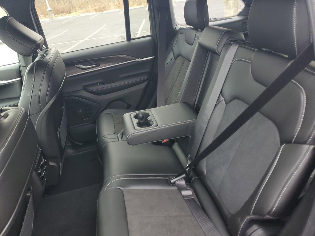 new 2026 Jeep Grand Cherokee car, priced at $43,747