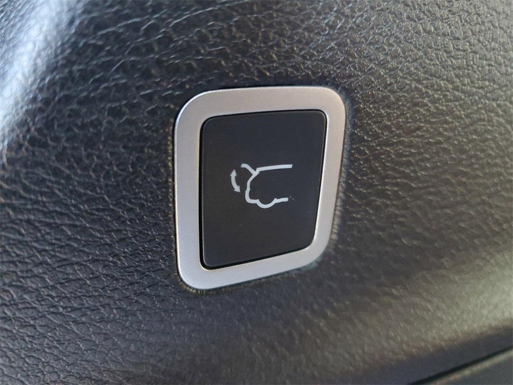 new 2026 Chrysler Pacifica car, priced at $51,585